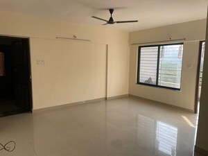 Room in 2 BHK Apartment at Magarpatta Daffodils Apartment, Hadapsar – for Sale