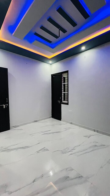 Room in 3 BHK Independent House at Deva Road – for Sale