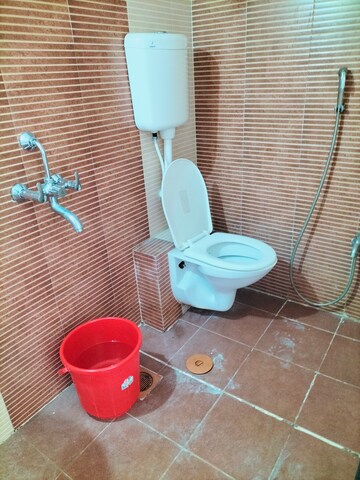 Bathroom in 1 BHK Apartment at Abhishek Apartments Malad, Malad East – for Rent