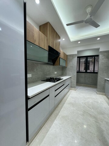 Kitchen in 4 BHK Builder Floor at Dlf Phase I – for Rent