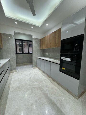 Kitchen in 4 BHK Builder Floor at Dlf Phase I – for Rent