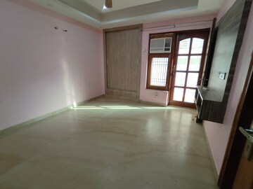 Room in 3 BHK Builder Floor at Housing Board Colony Sector 51, Sector 51 – for Rent