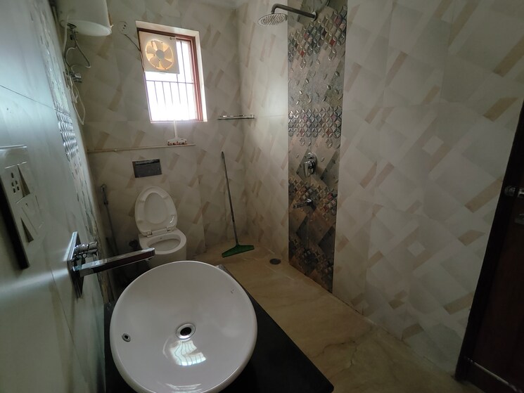 Bathroom, housing-board-colony-sector-51 3 Bedroom 1800 Sq.Ft. Builder Floor In Sector 51 Gurgaon 8992636