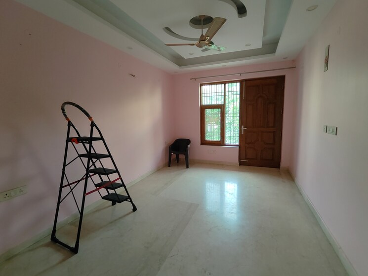 Room, housing-board-colony-sector-51 3 Bedroom 1800 Sq.Ft. Builder Floor In Sector 51 Gurgaon 8992636