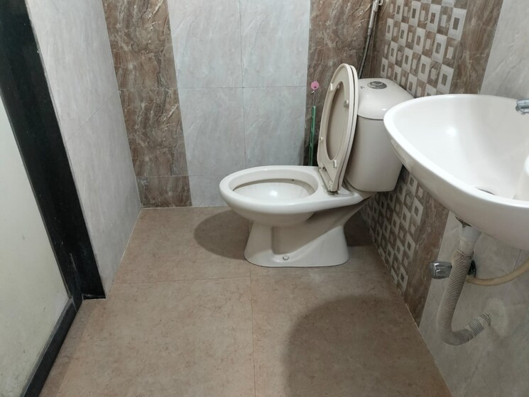 Bathroom, uma-serita 2.5 Bedroom 980 Sq.Ft. Apartment In Ghodbunder Road Thane 8992650