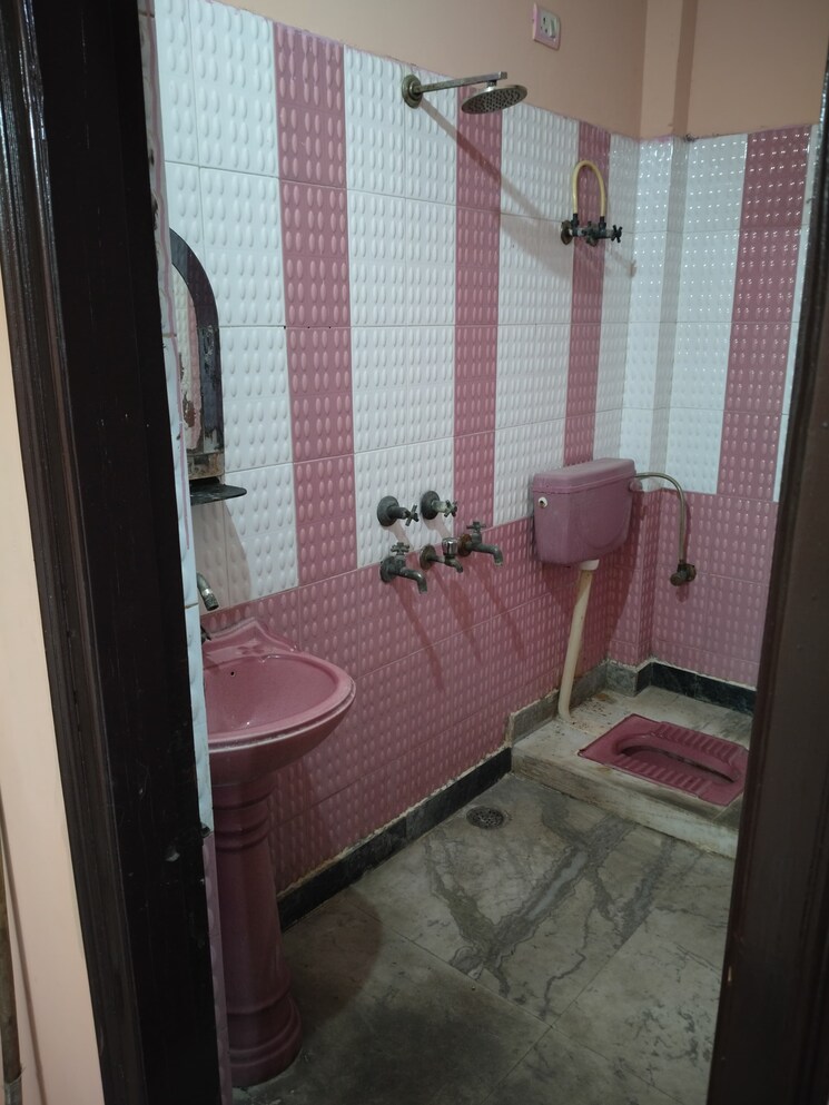 Bathroom, cosmic-residency-apartment 1 Bedroom 550 Sq.Ft. Builder Floor In Ashok Nagar Delhi 8992651