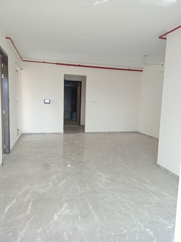 Building Lobby in 4 BHK Apartment at Kapur Bawdi – for Rent