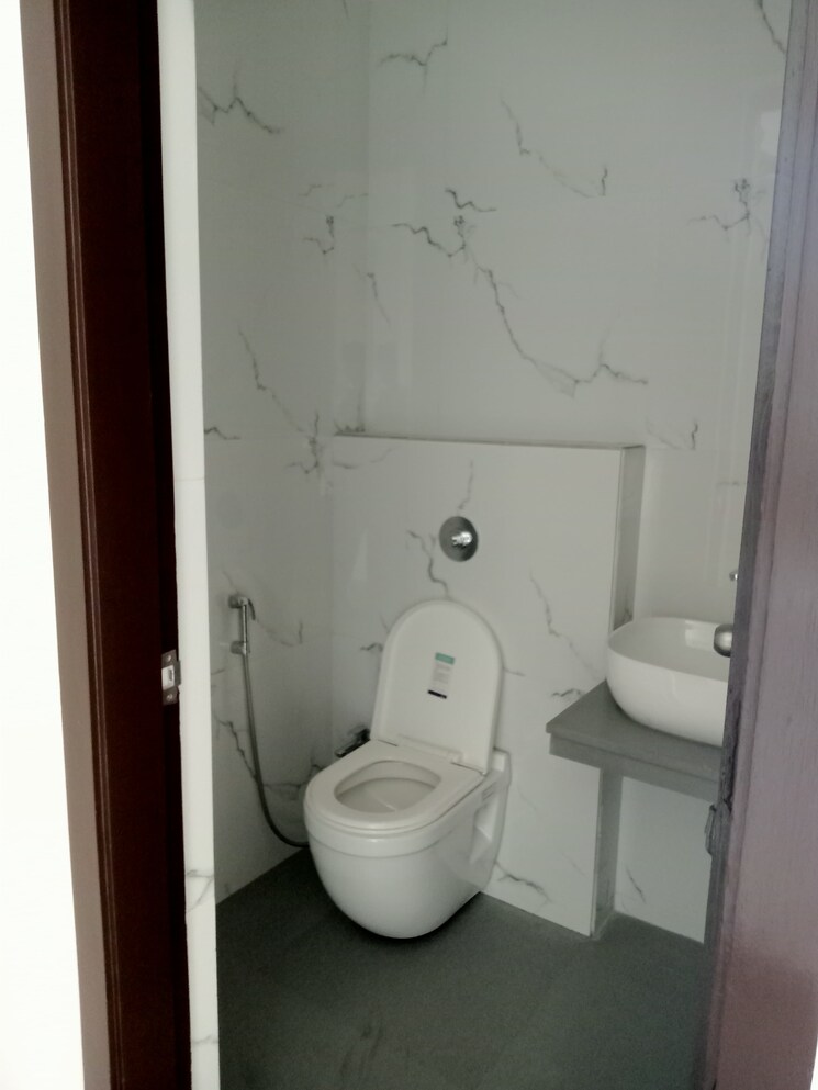 Bathroom, kapur bawdi 4 Bedroom 1400 Sq.Ft. Apartment In Kapur Bawdi Thane 8985255