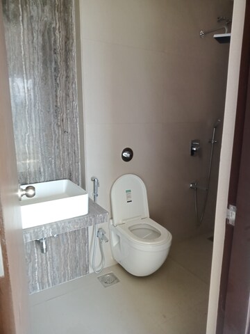 Bathroom in 4 BHK Apartment at Kapur Bawdi – for Rent