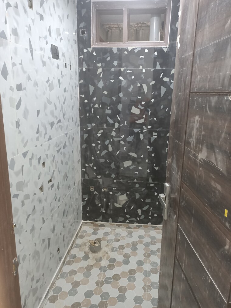 Attached Bathroom, govindpuri 2 Bedroom 450 Sq.Ft. Builder Floor In Govindpuri Delhi 8992659