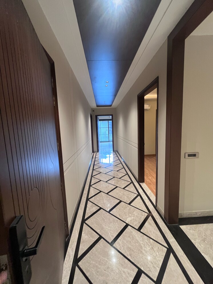 Exterior View, sushant-vyapaar-kendra 4 Bedroom 300 Sq.Yd. Builder Floor In Dlf Phase iv Gurgaon 8992715