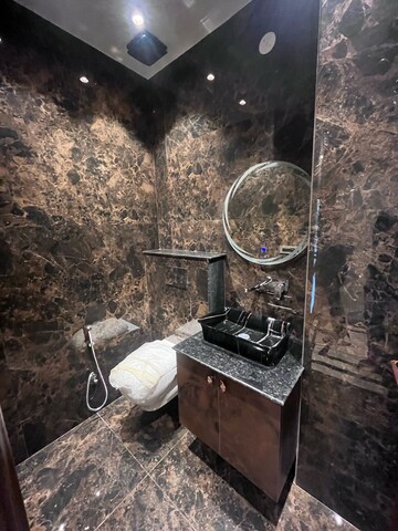 Attached Bathroom in 4 BHK Builder Floor at Sushant Vyapaar Kendra, Dlf Phase iv – for Rent