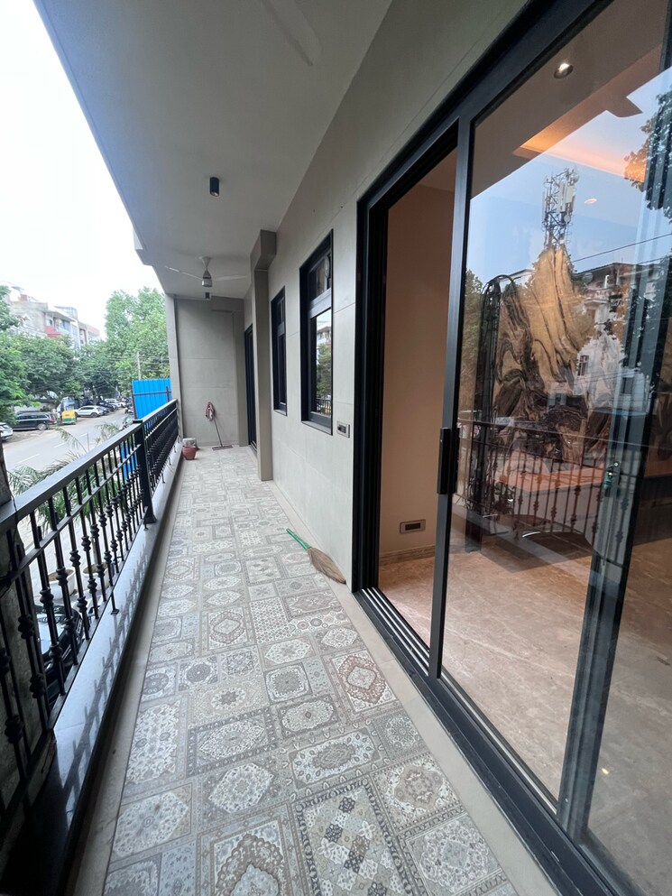 Entrance, sushant-vyapaar-kendra 4 Bedroom 300 Sq.Yd. Builder Floor In Dlf Phase iv Gurgaon 8992715