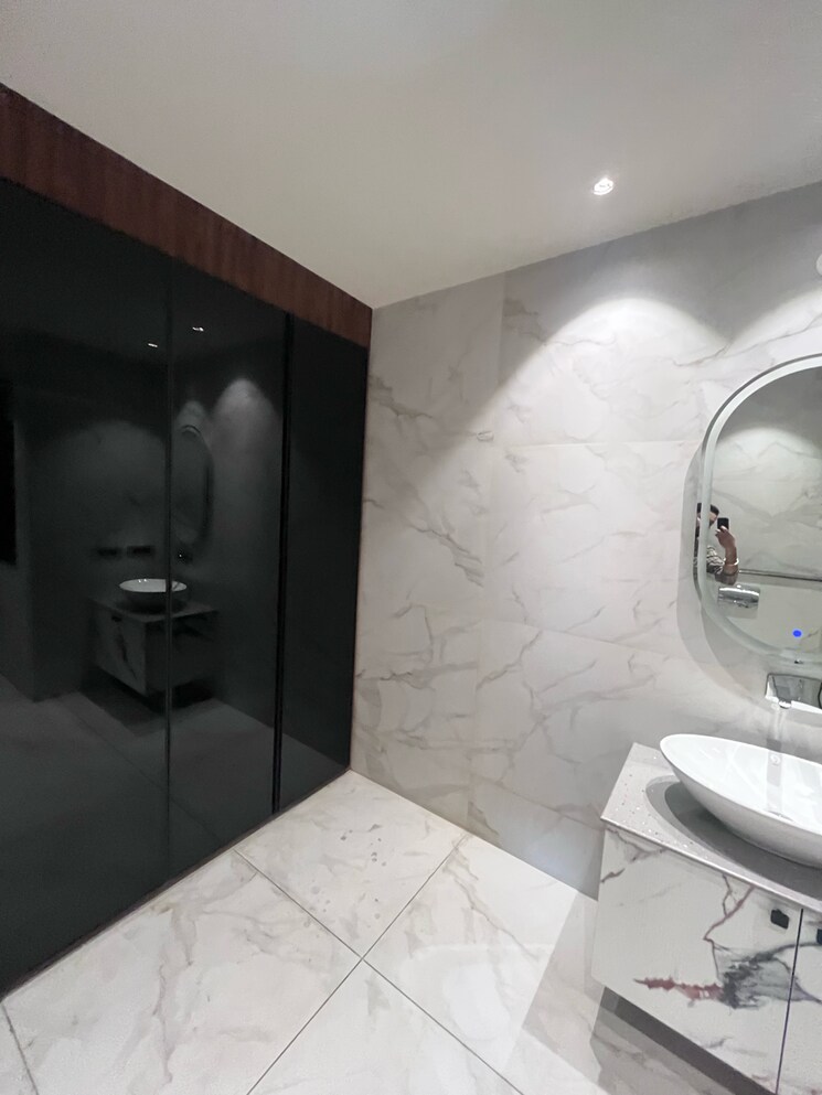 Attached Bathroom, sushant-vyapaar-kendra 4 Bedroom 300 Sq.Yd. Builder Floor In Dlf Phase iv Gurgaon 8992715