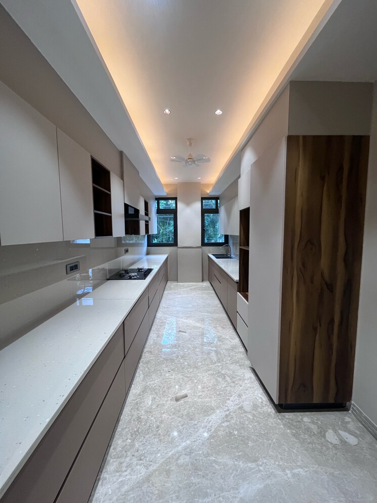 Kitchen, sushant-vyapaar-kendra 4 Bedroom 300 Sq.Yd. Builder Floor In Dlf Phase iv Gurgaon 8992715