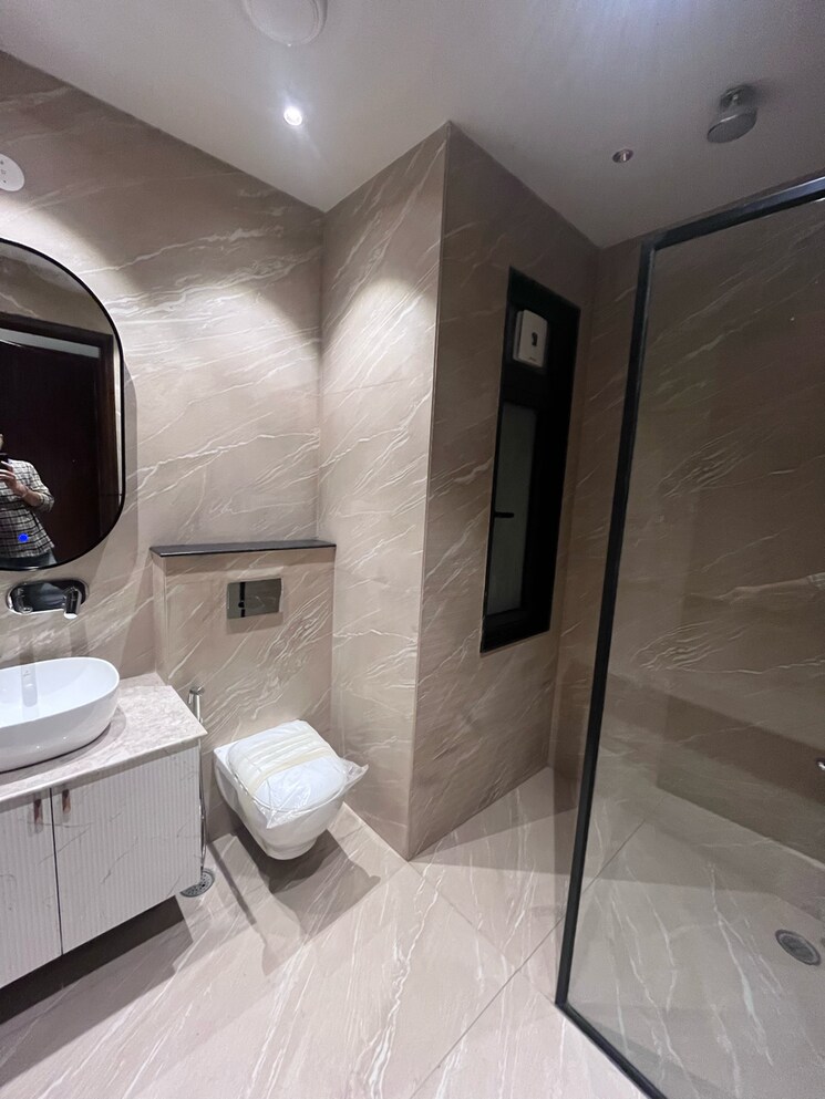 Attached Bathroom, sushant-vyapaar-kendra 4 Bedroom 300 Sq.Yd. Builder Floor In Dlf Phase iv Gurgaon 8992715