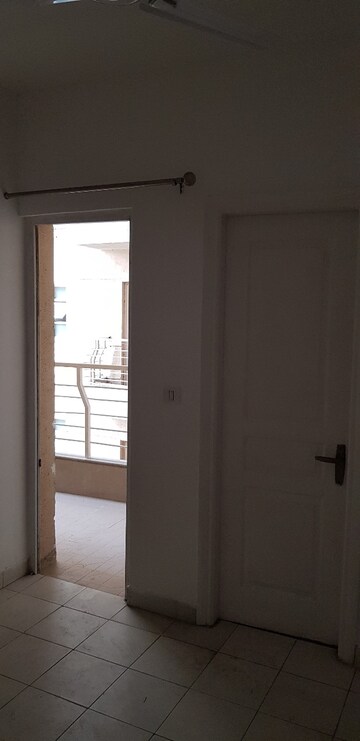 Room in 3 BHK Apartment at BPTP The Resort, Sector 75 – for Rent