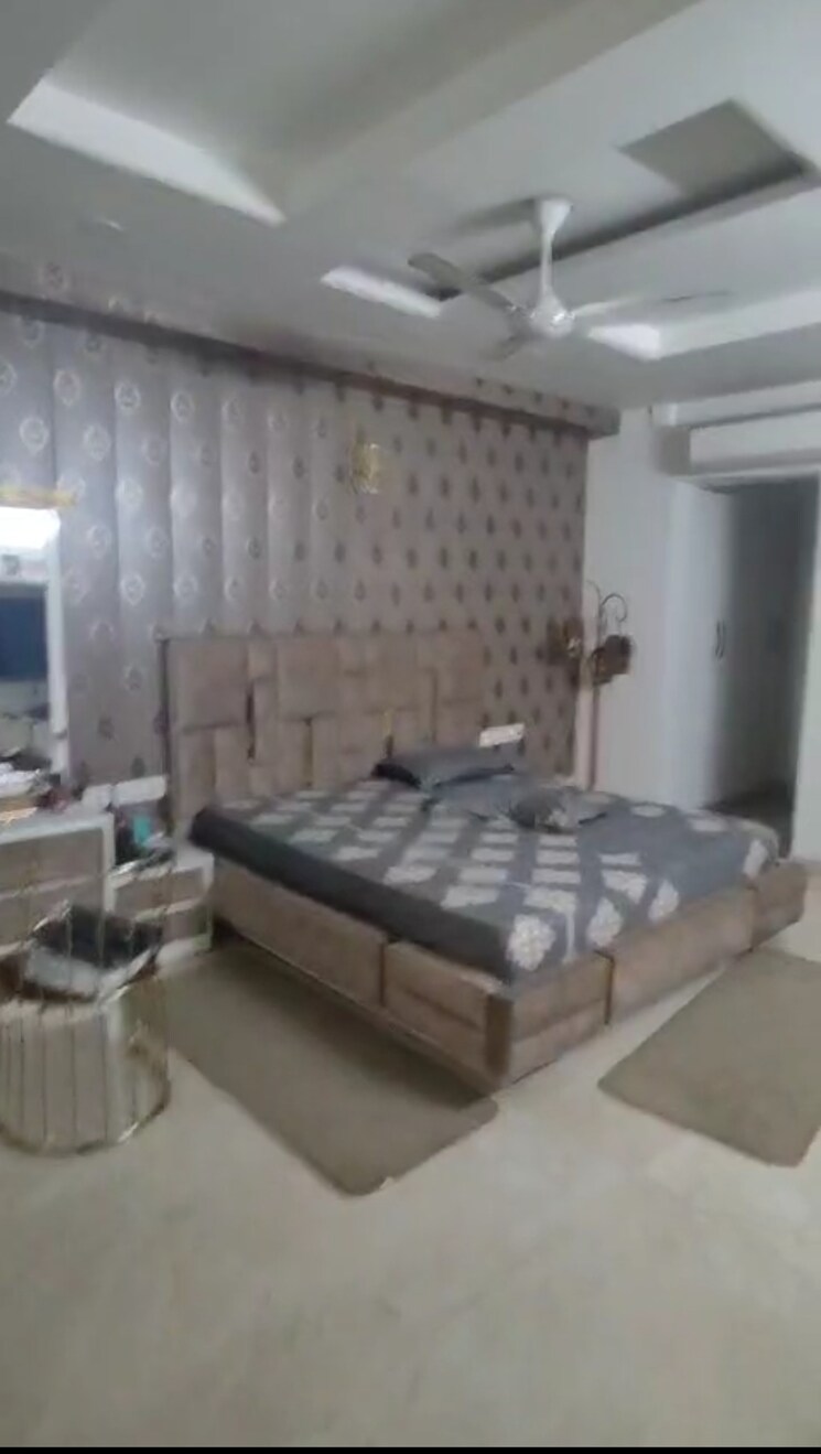 Living Room, sector 10 5 Bedroom 500 Sq.Yd. Builder Floor In Sector 10 Faridabad 8992745