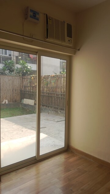 Room in 3 BHK Builder Floor at Puri Aman Vilas, Sector 89 – for Rent