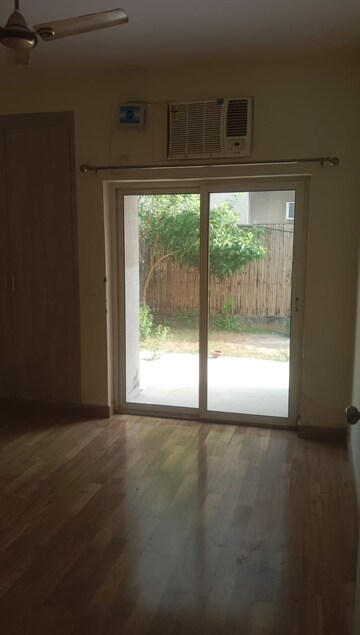 Room in 3 BHK Builder Floor at Puri Aman Vilas, Sector 89 – for Rent