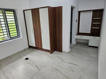 Room in 4 BHK Independent House at Kuttanellur – for Sale