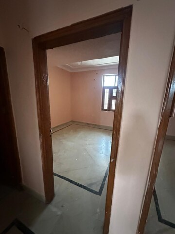 Building Lobby in 2.5 BHK Villa at Tarang Orchid, Sector 28 – for Rent