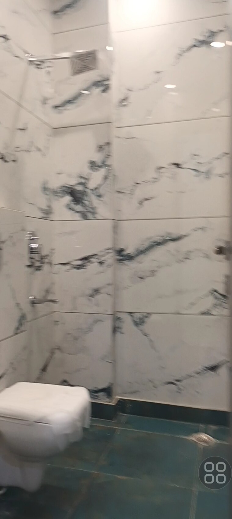 Bathroom, vaishali sector 5 3 Bedroom 1450 Sq.Ft. Apartment In Vaishali Sector 5 Ghaziabad 8992809