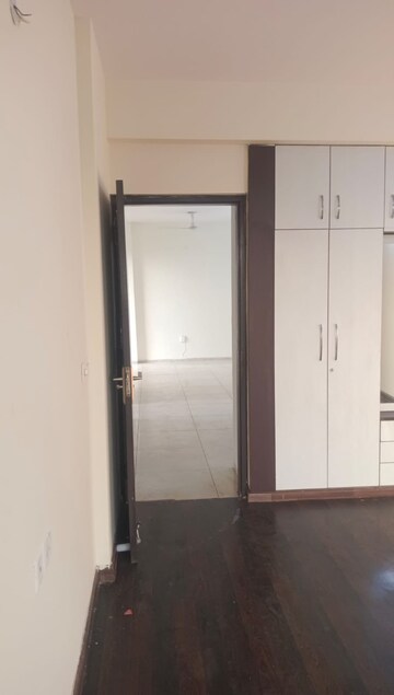 Building Lobby in 3 BHK Apartment at BPTP Discovery Park, Sector 80 – for Rent
