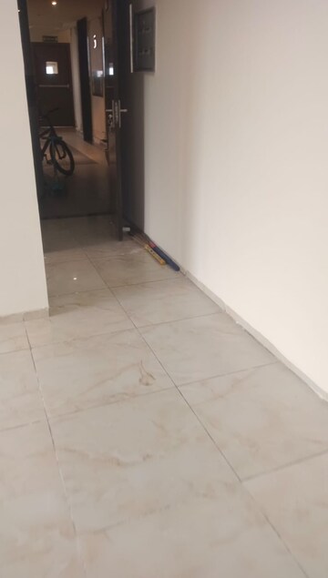 Room in 3 BHK Apartment at BPTP Discovery Park, Sector 80 – for Rent