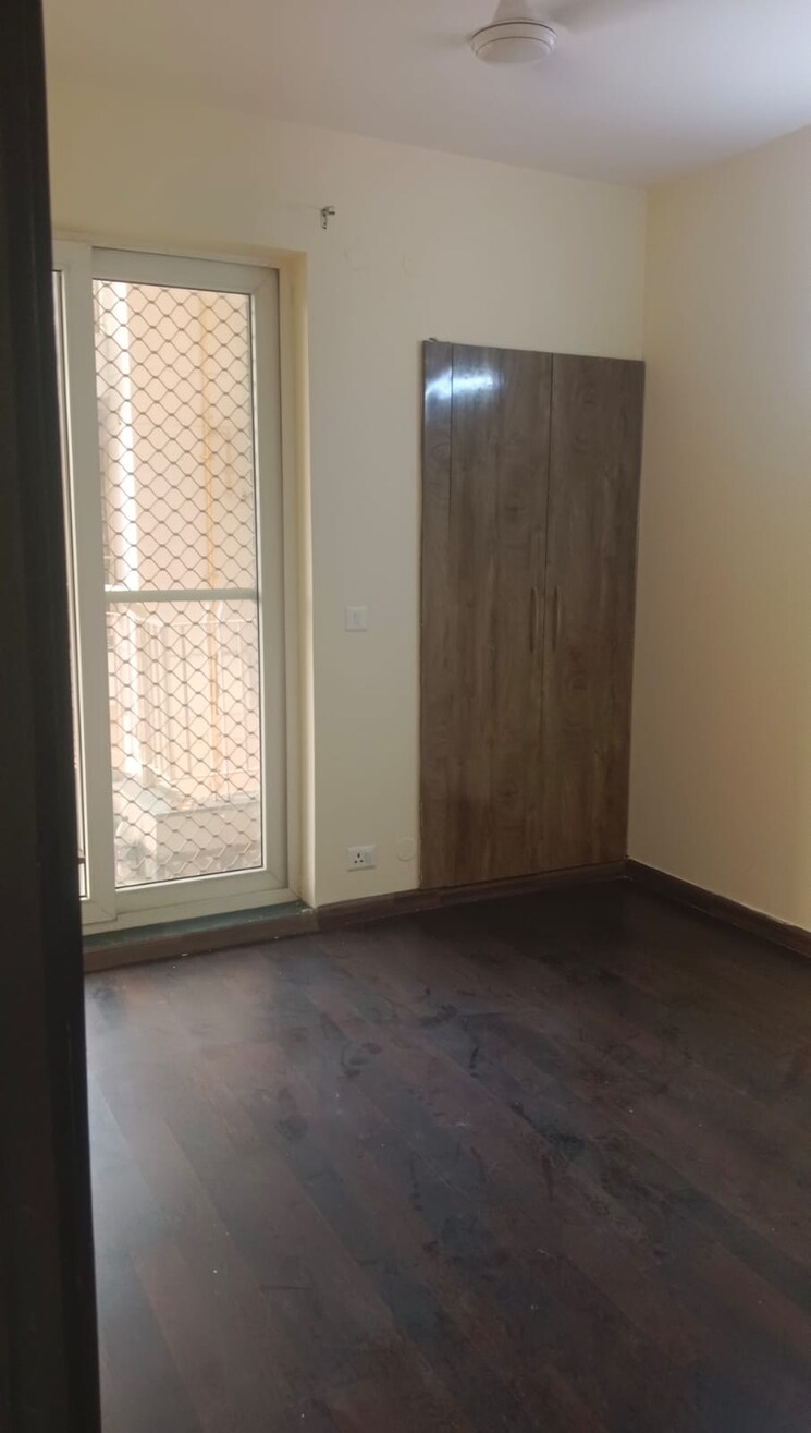 Room, bptp-discovery-park 3 Bedroom 956 Sq.Ft. Apartment In Sector 80 Faridabad 8992789