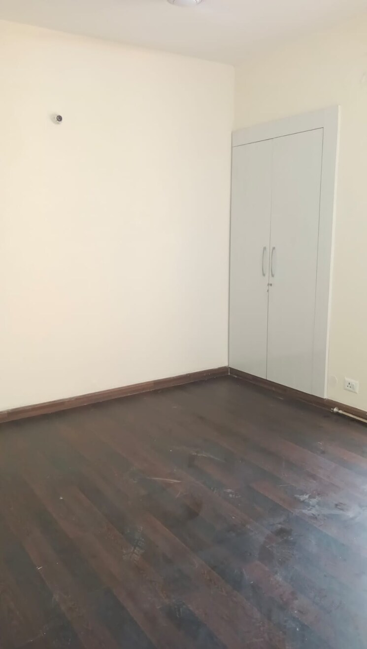 Room, bptp-discovery-park 3 Bedroom 956 Sq.Ft. Apartment In Sector 80 Faridabad 8992789