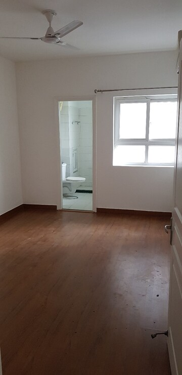 Room in 3 BHK Apartment at BPTP Discovery Park, Sector 80 – for Rent