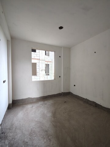 Room in 3 BHK Apartment at Grand Omaxe, Gomti Nagar – for Sale