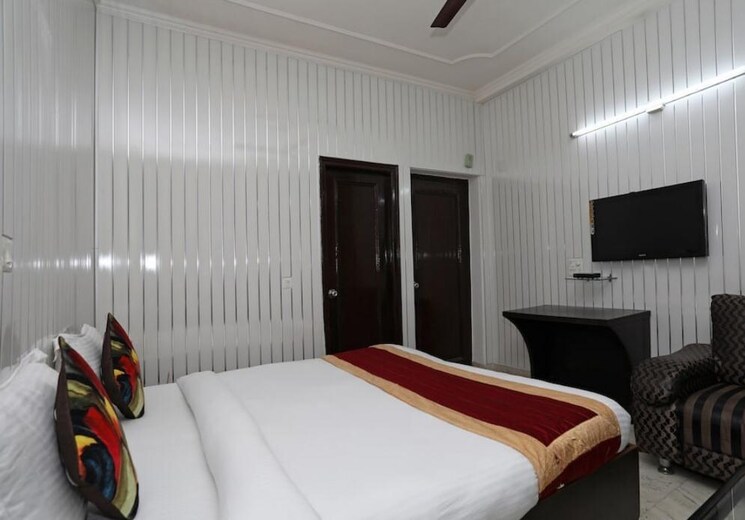 Bedroom, aarya-apartment-sarfabad 6+ Bedroom 4525 Sq.Ft. Apartment In Sarfabad Village Noida 8992849