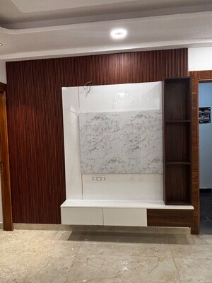 Room in 4 BHK Builder Floor at Sector 9 – for Sale