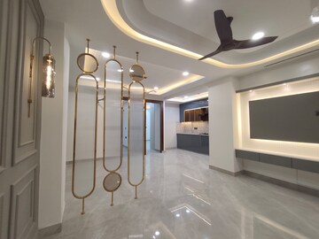Building Lobby in 4 BHK Builder Floor at Vasundhara Pride, Vasundhara Sector 16 – for Sale