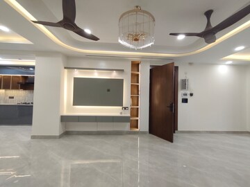Bathroom in 4 BHK Builder Floor at Vasundhara Pride, Vasundhara Sector 16 – for Sale