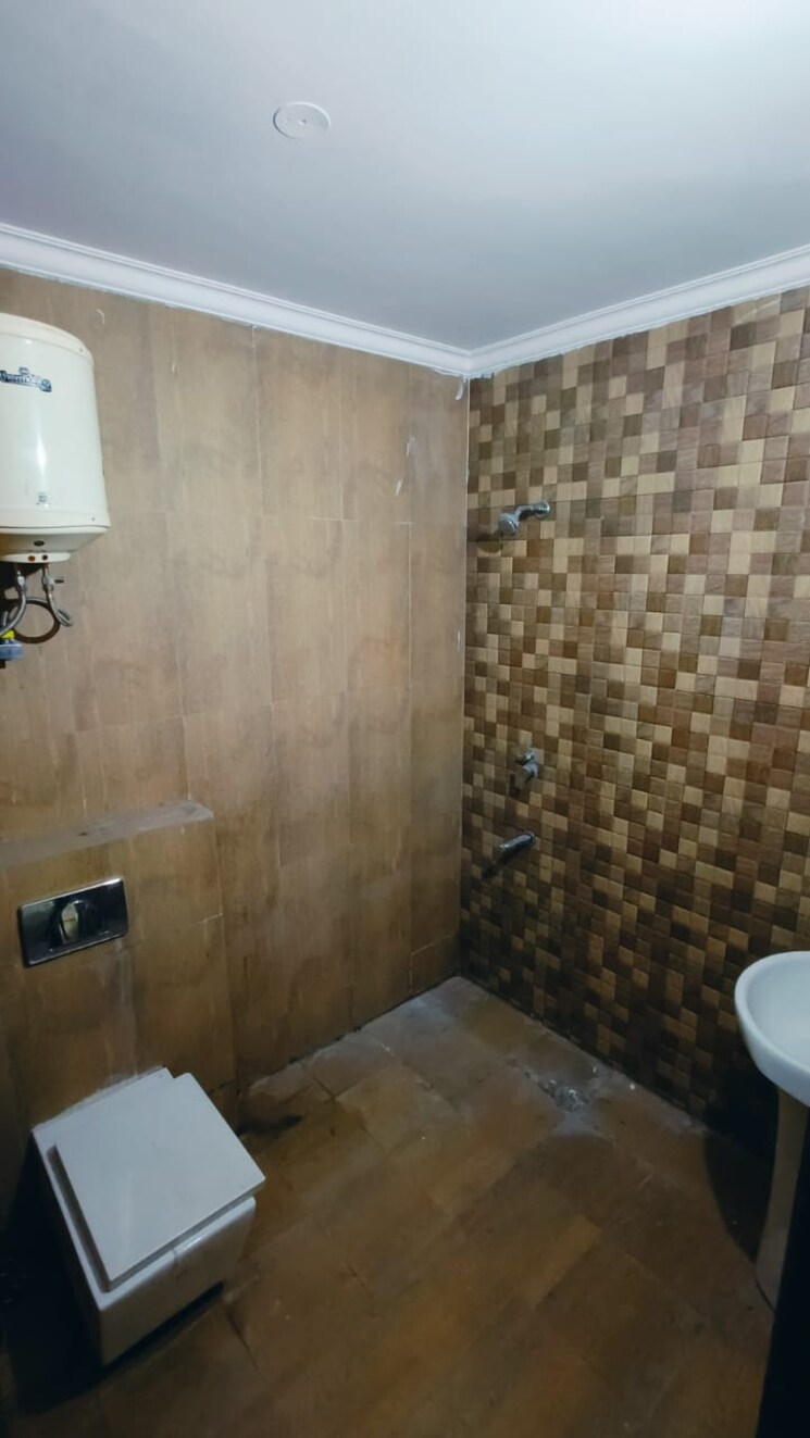 Bathroom, saket 3 Bedroom 1300 Sq.Ft. Builder Floor In Saket Delhi 8992907