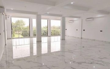 Showroom For Rent in South City 1