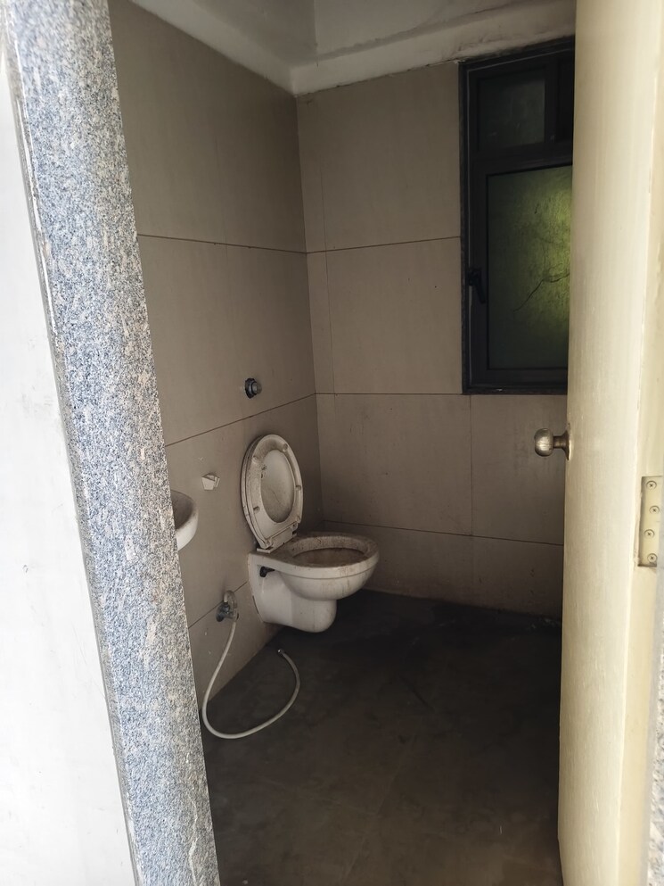 Bathroom, binori-b-square-3 Commercial Office Space 855 Sq.Ft. In Bodakdev Ahmedabad 8992888