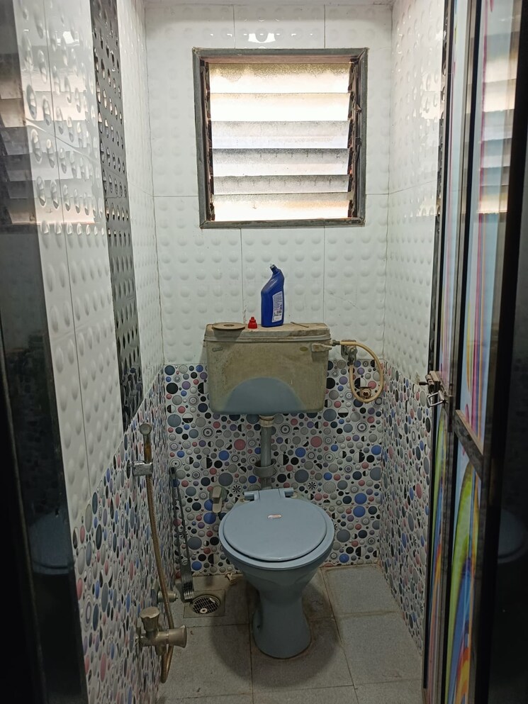 Bathroom, sankalp-society 2 Bedroom 650 Sq.Ft. Apartment In Goregaon East Mumbai 8992948