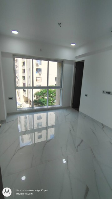 Room in 3 BHK Apartment at Nahar Amaryllis Towers and Plaza, Chandivali – for Rent