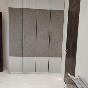 Room in 3 BHK Apartment at Indiabulls Blu, Worli – for Rent