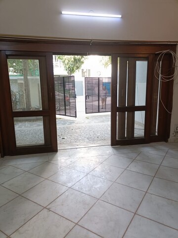 Room in 4 BHK Builder Floor at Vasant Vihar – for Rent
