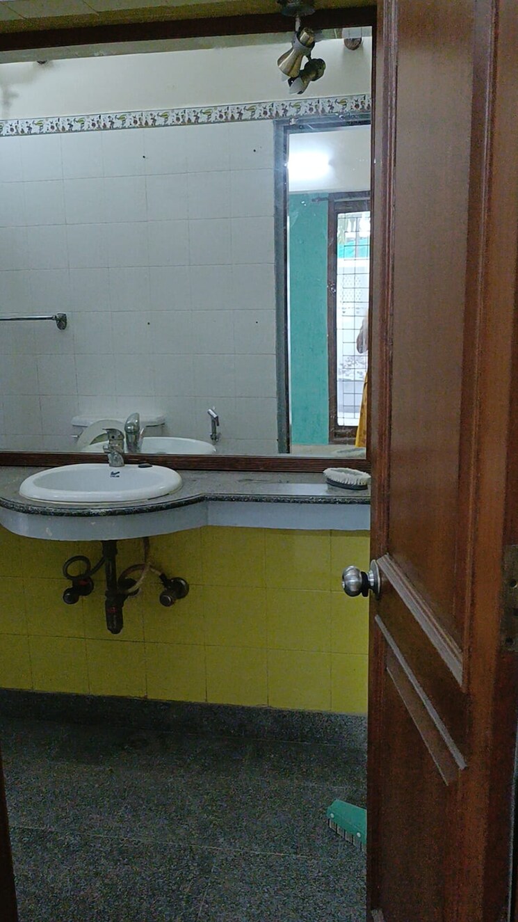 Bathroom, vasant vihar 4 Bedroom 400 Sq.Ft. Builder Floor In Vasant Vihar Delhi 8993003