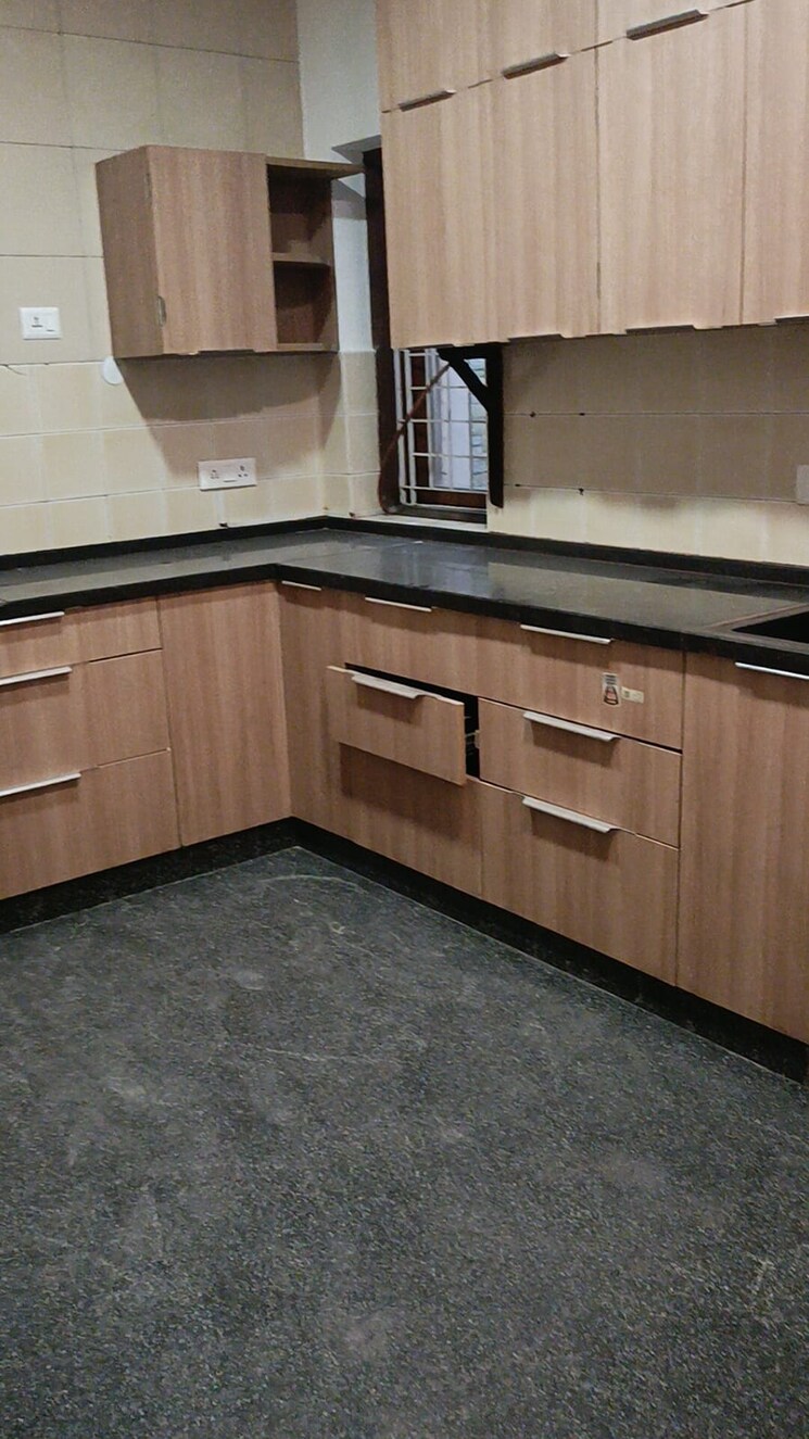 Kitchen, vasant vihar 4 Bedroom 400 Sq.Ft. Builder Floor In Vasant Vihar Delhi 8993003