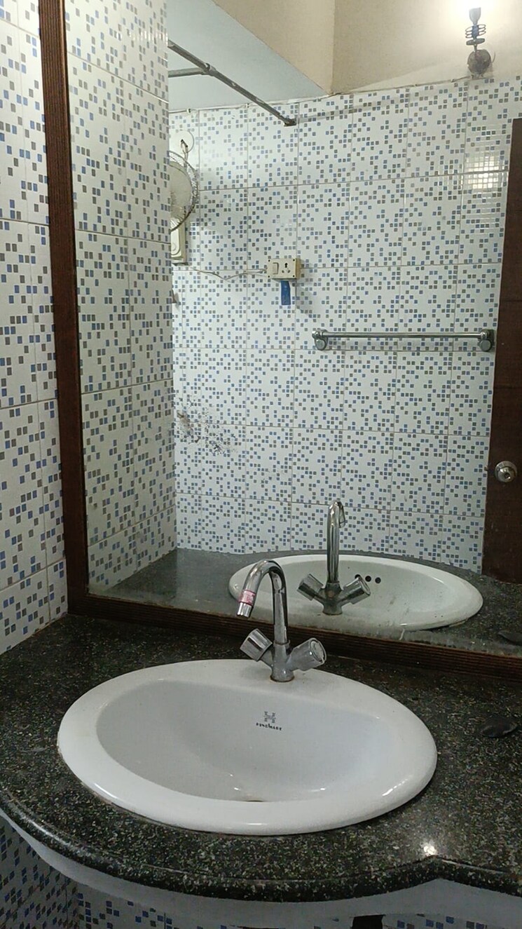 Bathroom, vasant vihar 4 Bedroom 400 Sq.Ft. Builder Floor In Vasant Vihar Delhi 8993003