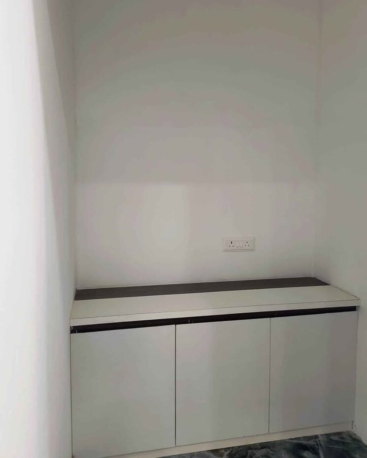 Room, vijay nagar Commercial Office Space 1400 Sq.Ft. In Vijay Nagar Indore 8993010