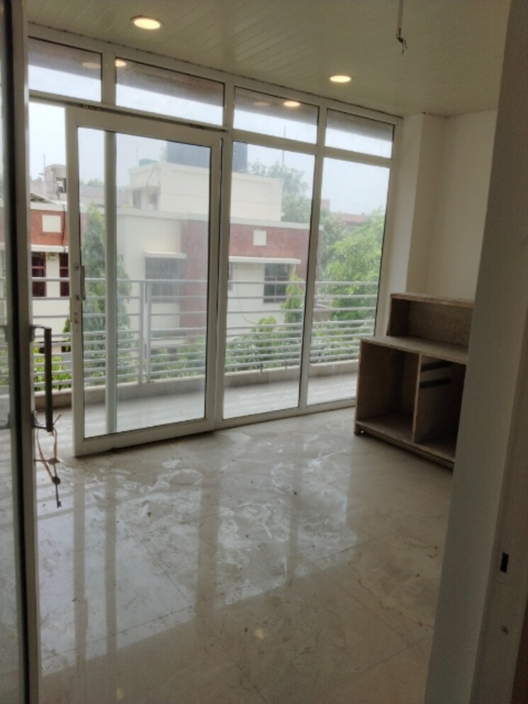 Room, sarita-vihar-pocket-c-rwa 3.5 Bedroom 2000 Sq.Ft. Apartment In Sarita Vihar Delhi 8993033