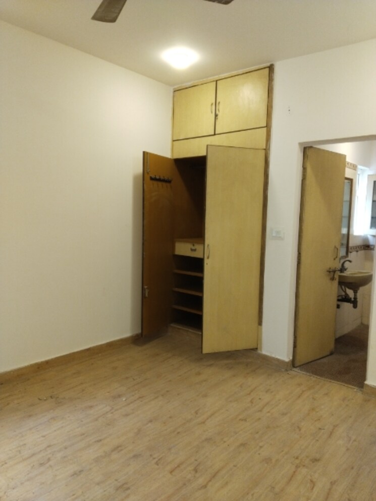 Room, sarita-vihar-pocket-c-rwa 3.5 Bedroom 2000 Sq.Ft. Apartment In Sarita Vihar Delhi 8993033